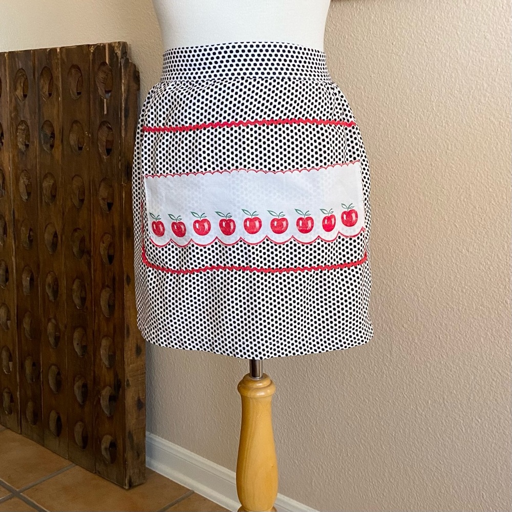 Apron ~ Vintage ~ Half Hostess Style ~ Black & White Polka Dots ~ Red Apples